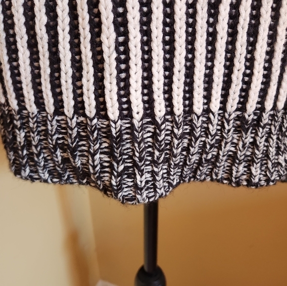 CROCHET knit sweater Size Medium - Picture 6 of 8
